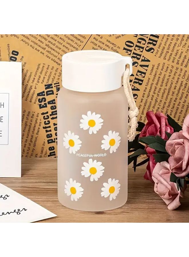 1 قطعة زجاجة ماء بلاستيكية معتمة مزينة بطبعة الإقحوان مع حمالة خالية من مادة BPA خفيفة الوزن ومتينة - Image 4